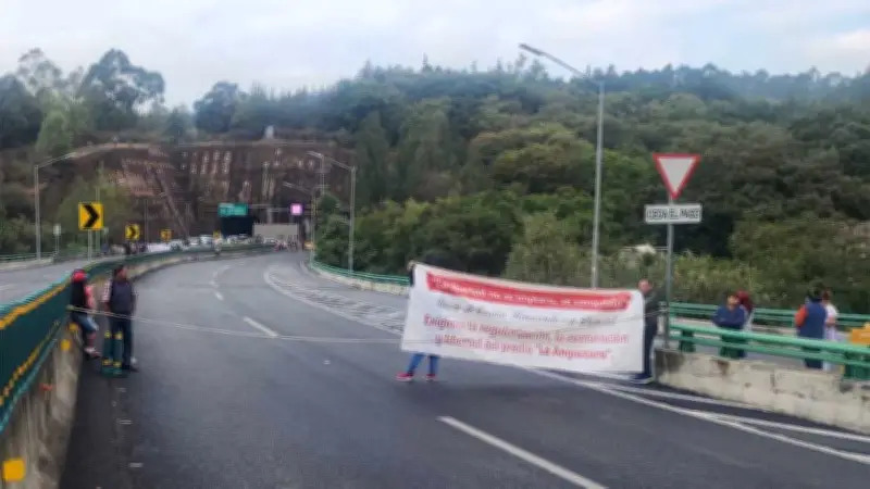 Protesta por falta de agua provoca caos vial en Supervía Poniente