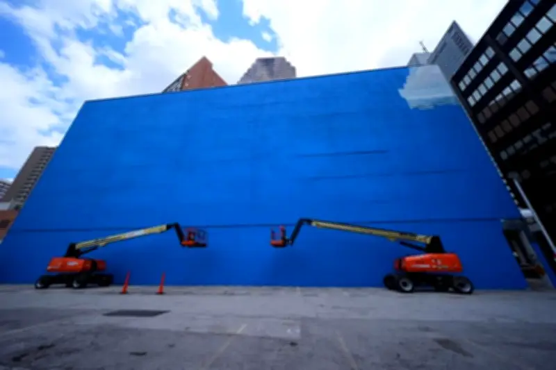 Protestan en Dallas por tapar mural para promocionar Mundial