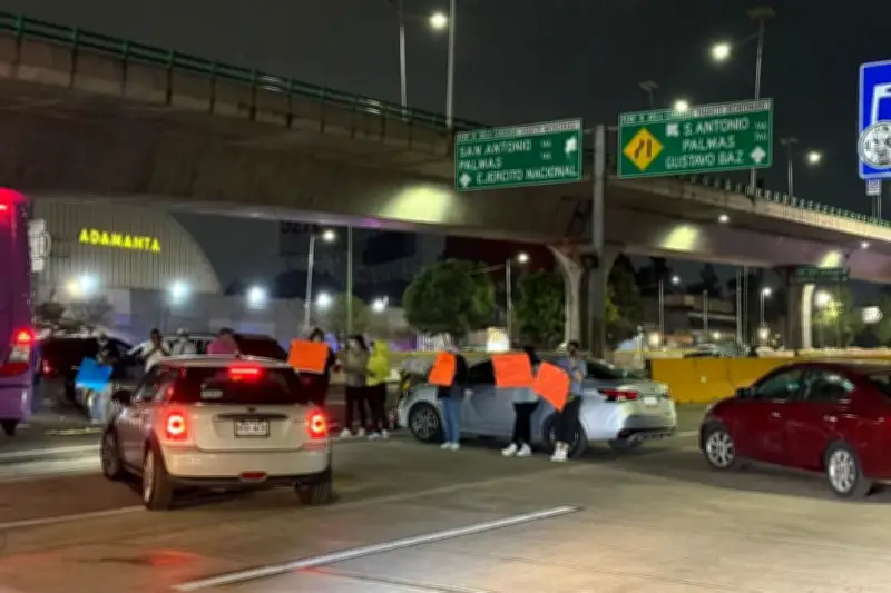 Protestan familiares de detenidos contra FGJEM en Periférico