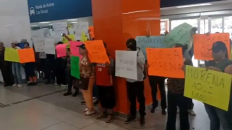 Protestas en Chihuahua contra la visita de Andy López Beltrán y Ariadna Montiel