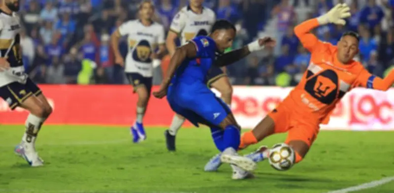 Pumas saca ventaja histórica con empate 0-0 en final de ida ante Cruz Azul