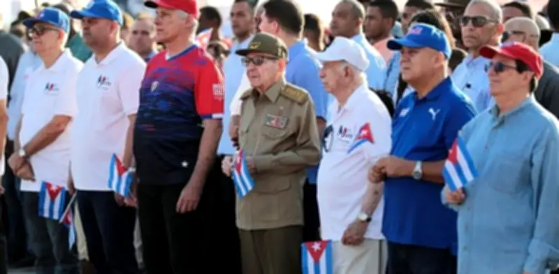 Raúl Castro y Díaz-Canel encabezan desfile del 1 de mayo en La Habana