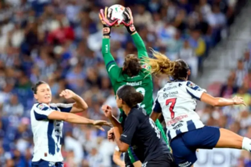 Rayadas golean 4-0 a Cruz Azul y avanzan a Semifinales