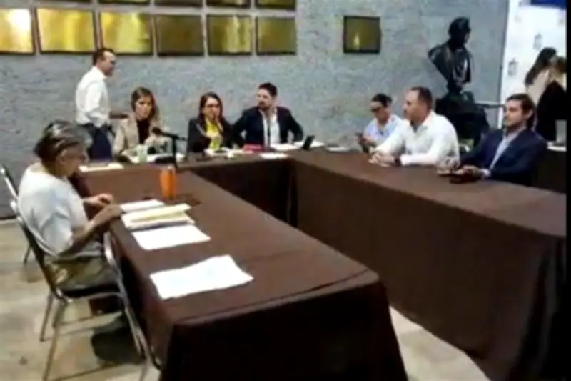 Reanudan sesión por juicio contra Samuel; llegan morenistas