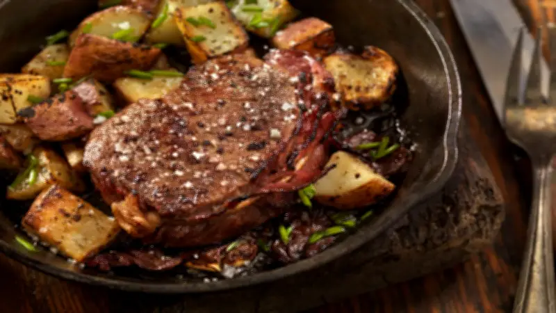 Receta de bistec en chile pasilla con papas: guiso tradicional