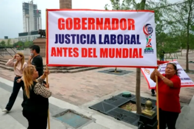 Reclaman renuncia del secretario laboral en México