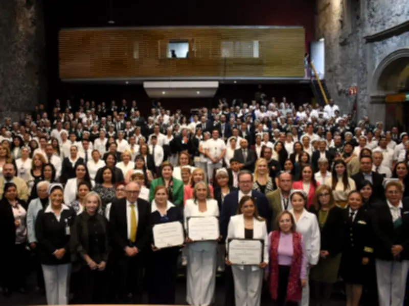 Reconocen a enfermeras por su labor en el Día Nacional de la Enfermería