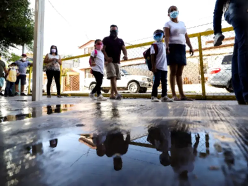 Recorte escolar afecta a 7.2 millones de hogares monoparentales en México