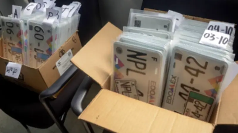 Reemplacamiento mayo 2026 Edomex: autos con placas 3 y 4 deben renovar