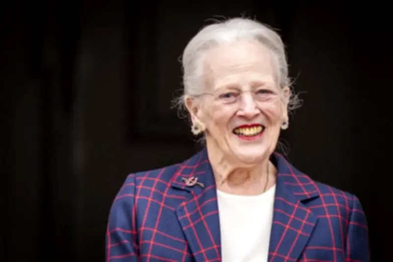 Reina Margarita de Dinamarca se somete a angioplastia exitosamente