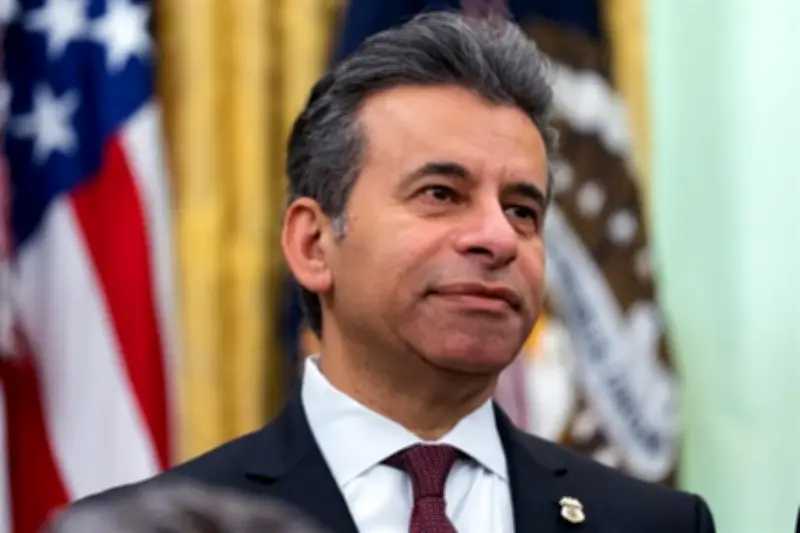 Renuncia director de FDA asignado por Trump