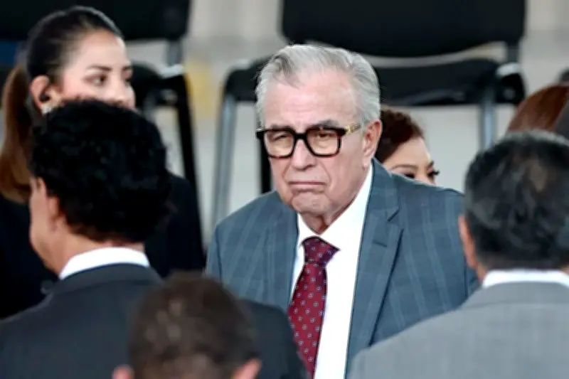 Renuncia, no licencia: piden a Rocha Moya