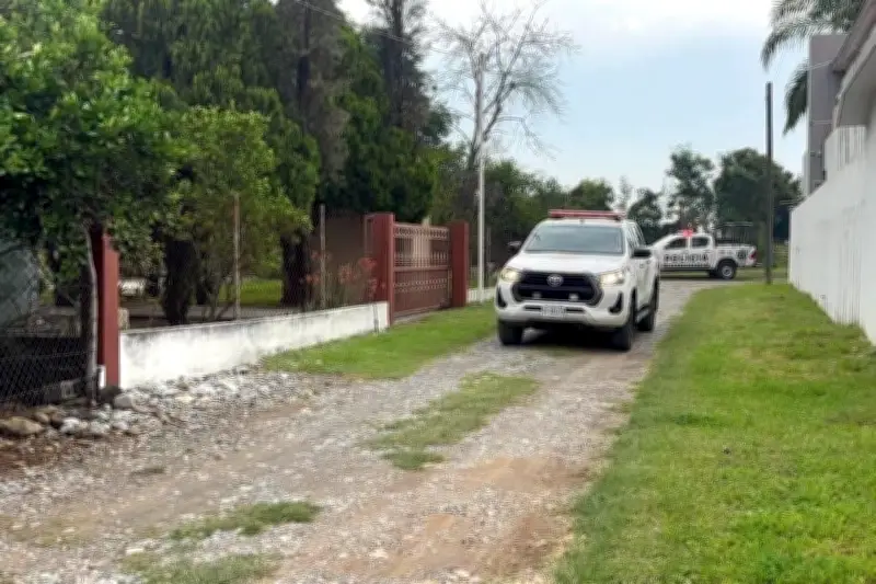 Rescata a su hijo de canal pero él termina ahogado en NL