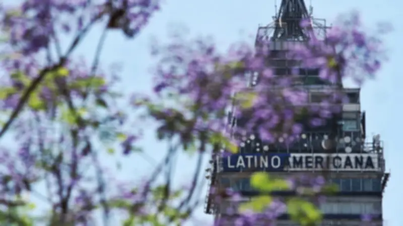 Rescatan a 4 personas atrapadas en elevador de Torre Latinoamericana en CDMX