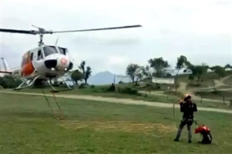 Rescatan a dos heridos tras accidente en parapente en México