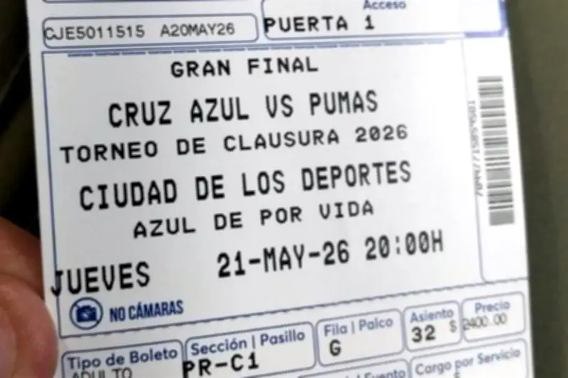 Revendedores luchan por boletos en Cruz Azul vs Pumas