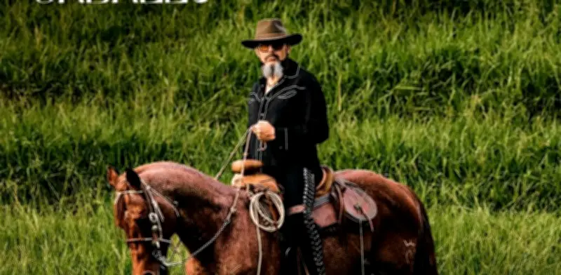 Reyli Barba se reinventa con mariachi en su nuevo disco 'A Caballo'