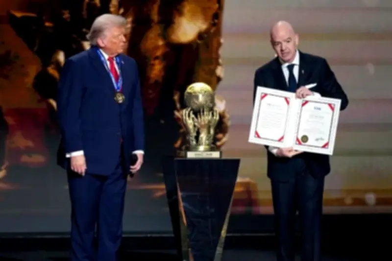 Ridiculizan al fútbol por dar premio de la paz a Trump