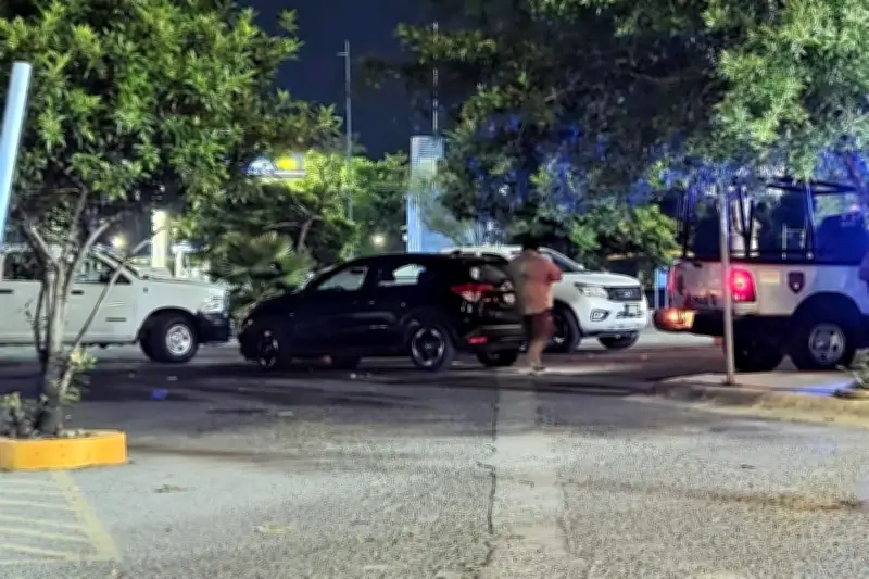 Roban arma a policía de San Pedro tras cristalazo