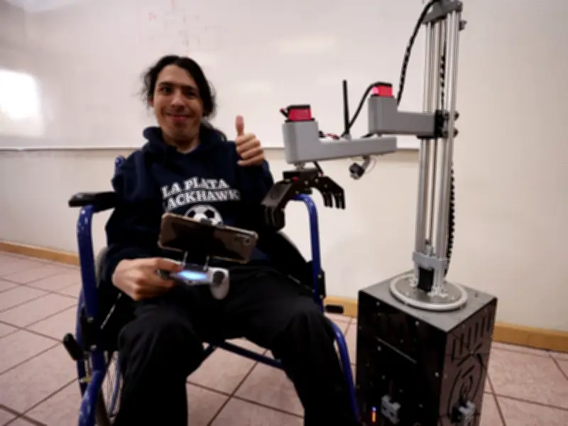 Robot del IPN apoya a personas con discapacidad motriz en piernas