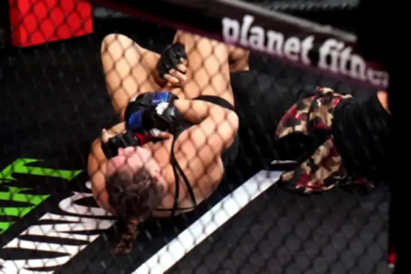 Ronda Rousey derrota a Gina Carano en 17 segundos