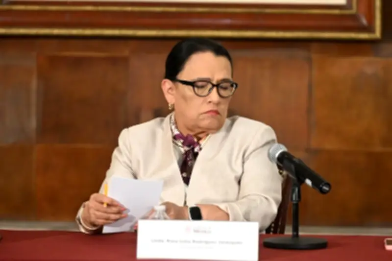 Rosa Icela responde: "¿Y yo por qué?" sobre paradero de Rocha Moya