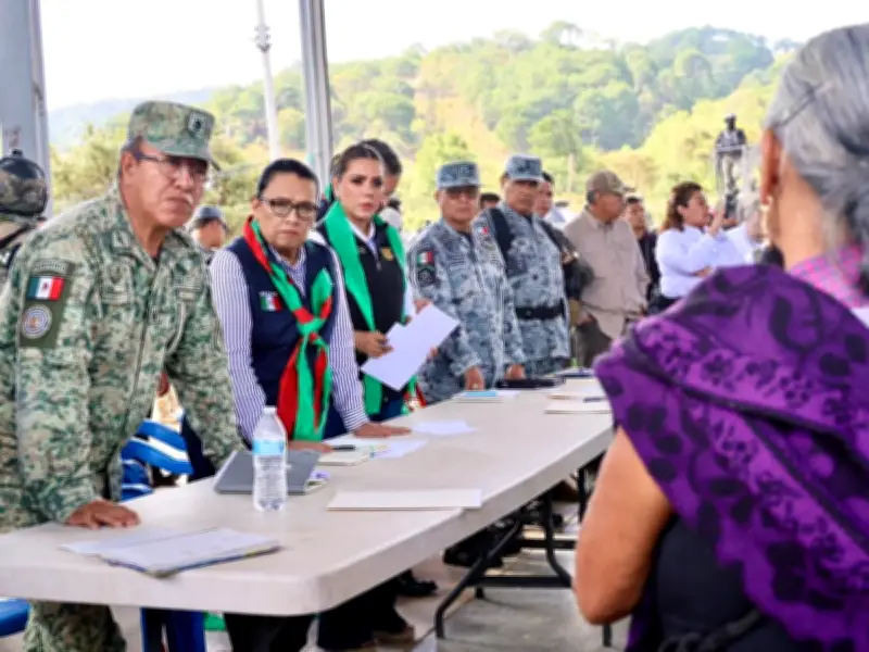 Rosa Icela y Evelyn Salgado cumplen visita a Alcozacán en medio de tensiones