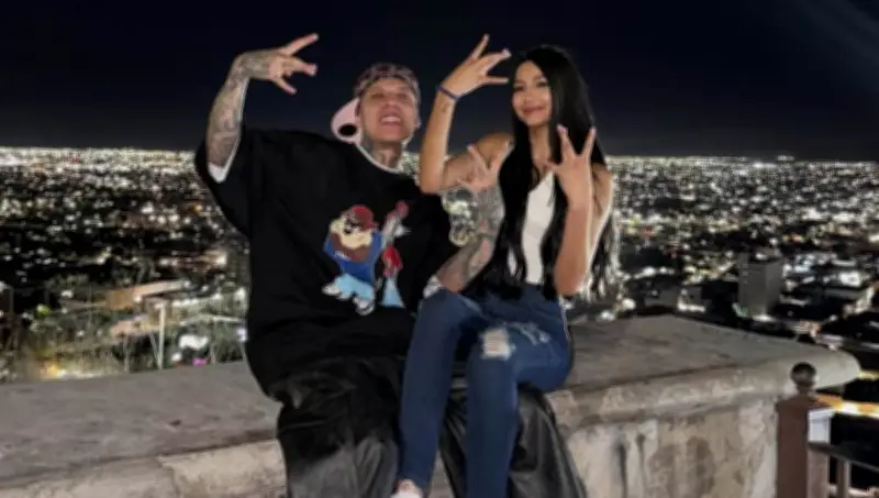 Santa Fe Klan sorprende en ExpoGan Sonora cantando a su novia Camila Zamorano