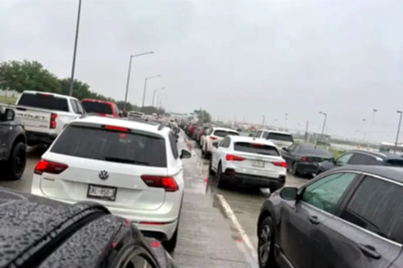 Saturación en puente Colombia afecta cruces fronterizos