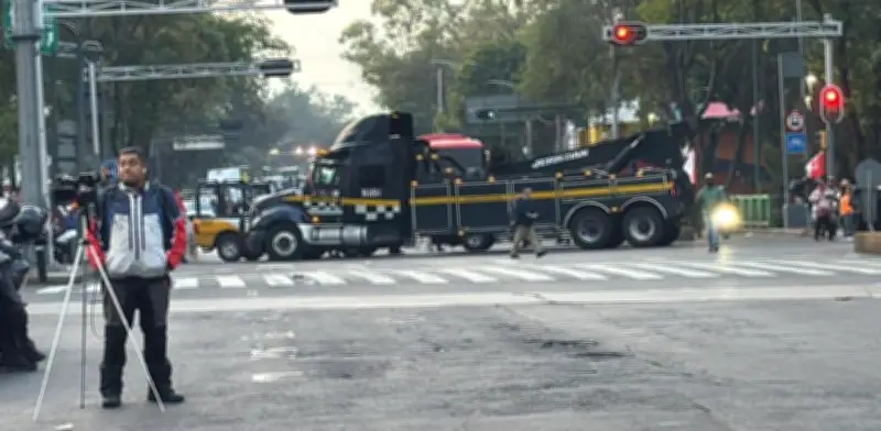 Segob acuerda diálogo con transportistas y productores tras bloqueos