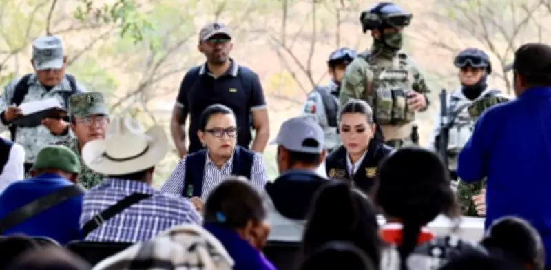 Segob atiende a desplazados de Chilapa; acuerdan corredor seguro