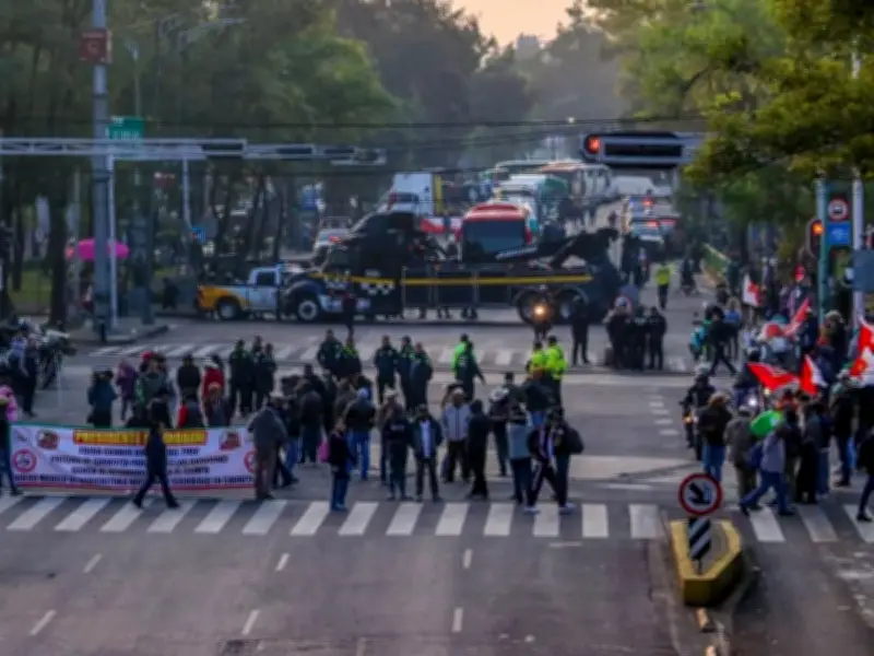 Segob llama al diálogo a manifestantes en Reforma
