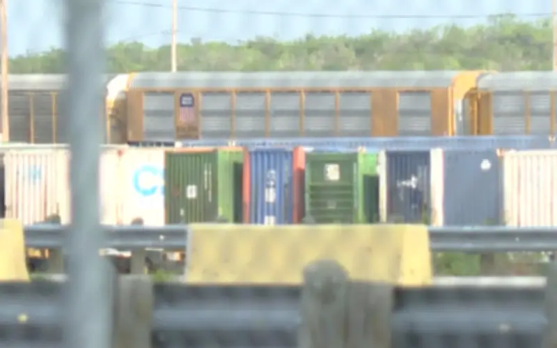 Seis migrantes mexicanos y hondureños hallados muertos en tren en Texas