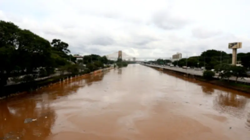 Seis muertos y mil desplazados por lluvias en Brasil