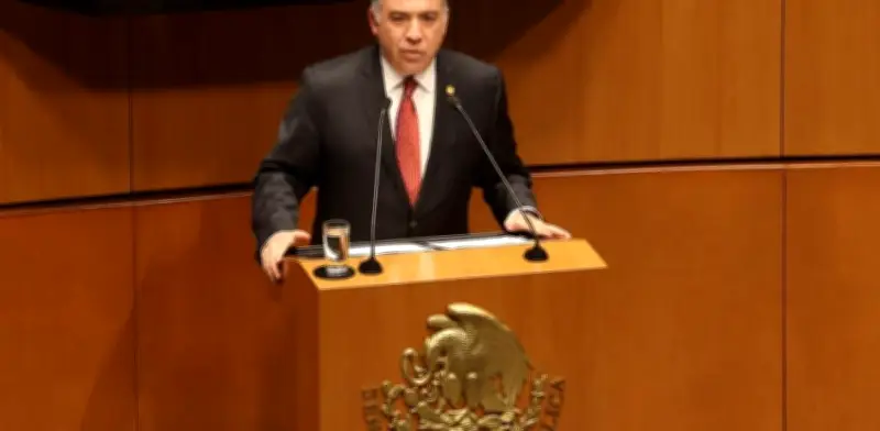 Senador Inzunza niega entrega a EU; se defenderá solo