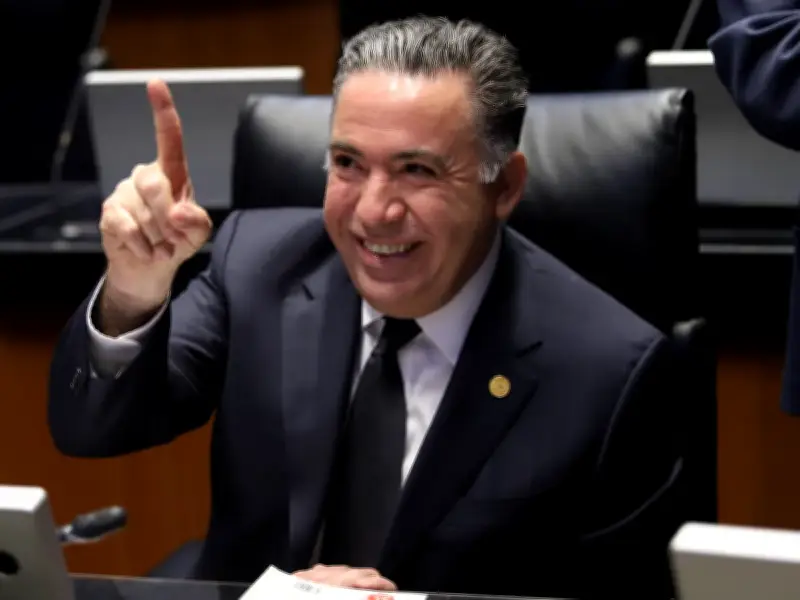 Senador Inzunza rechaza renunciar pese a acusaciones de narcotráfico