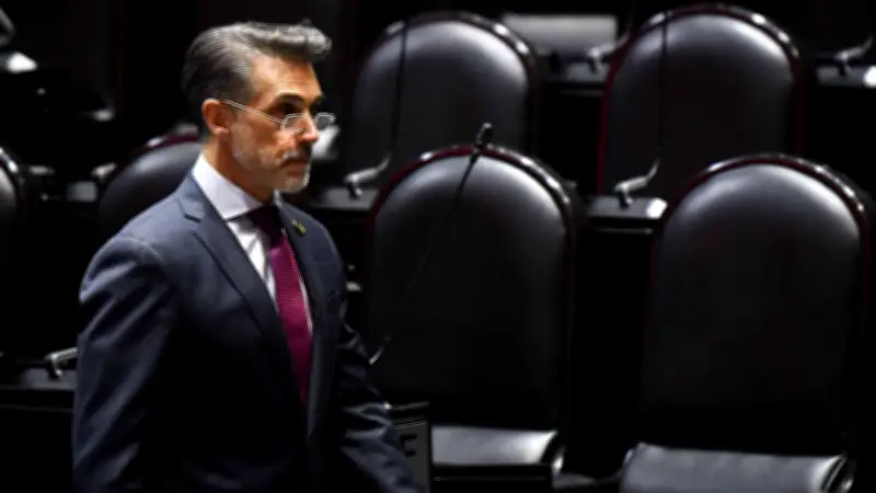 Sergio Mayer renuncia a Morena; salida irrevocable por motivos personales