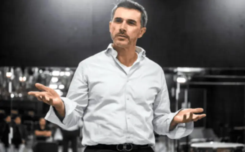 Sergio Mayer renuncia a Morena tras polémicas y críticas