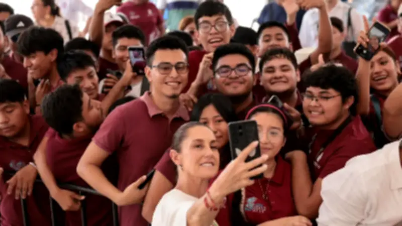 Sheinbaum anuncia beca Gertrudis Bocanegra para universitarios en Chiapas