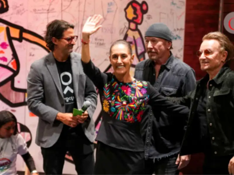 Sheinbaum se reúne con U2 en clausura de Street Child World Cup en CDMX