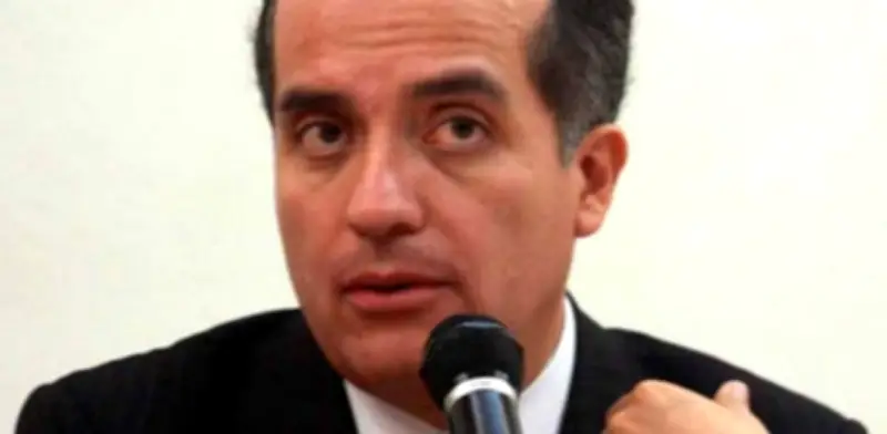 Simulación la licencia de Rocha Moya: Luis Carlos Ugalde