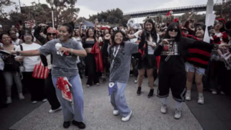 Sin boleto, miles de ARMYs colapsan Circuito Interior en concierto de BTS