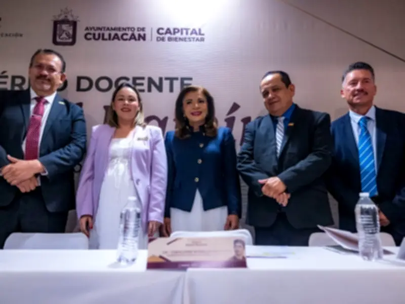 Sinaloa: 579 docentes reciben medalla por 30 años de servicio