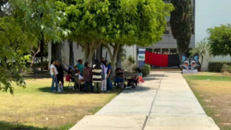 Sindicato levanta huelga en la UMSNH; 55 mil alumnos regresan a clases