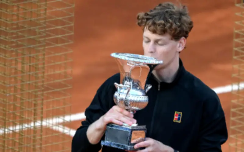 Sinner completa los nueve títulos de Masters 1000 al vencer a Ruud en Roma