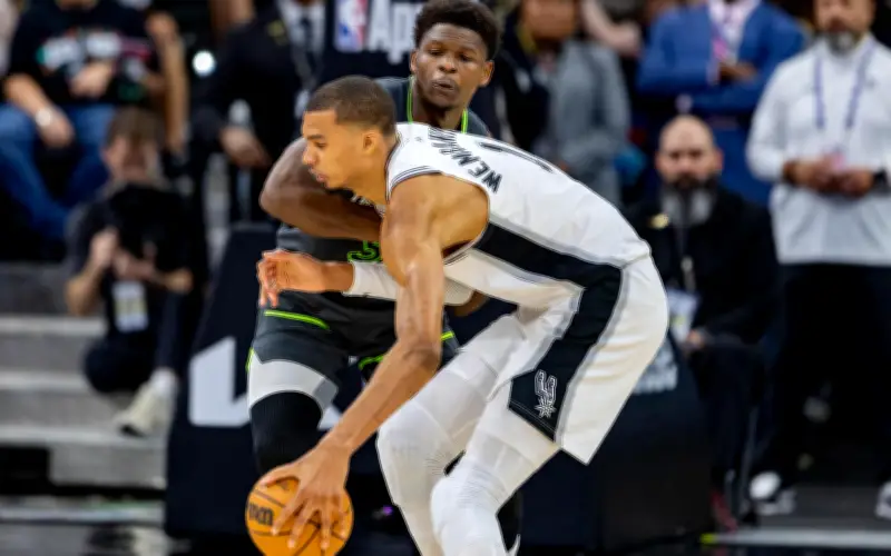 Spurs aplastan a Timberwolves y empatan la serie del Oeste