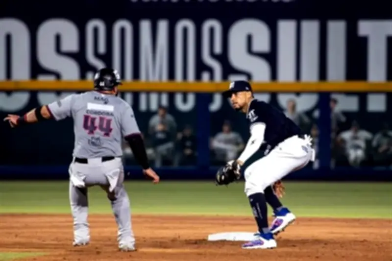 Sultanes caen y pierden primera serie de la temporada