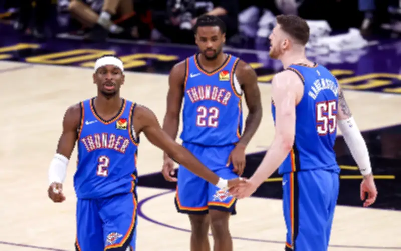 Thunder barre a Lakers; LeBron James en vilo