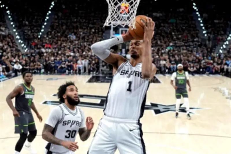Timberwolves aplastan a Spurs y empatan la serie