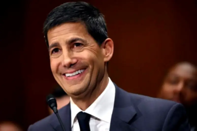 Tomaría Warsh posesión como presidente de la Fed el viernes